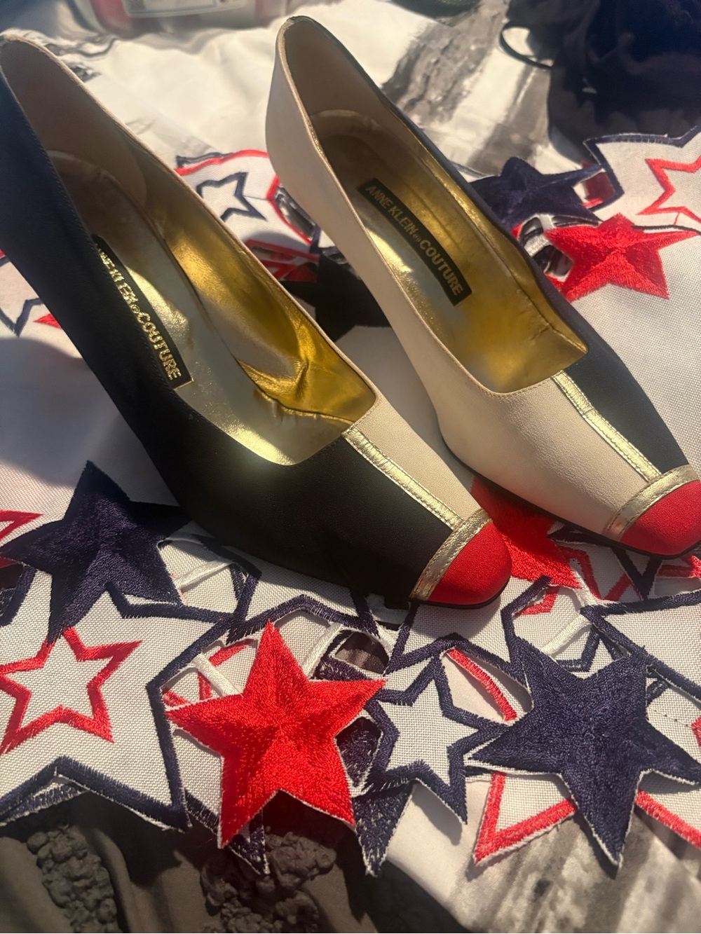 Vintage cream and navy pumps with Red Toe gold trim 7 1/2.  American girl 🇺🇸🇺🇸